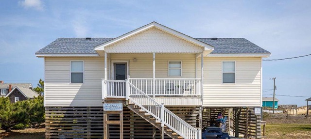 Modern 3rd Row Cottage Hot Tub and Pet Friendly in Kitty Hawk