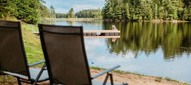 Modern 4BR Lakefront Escape w/King Beds & Hot Tub in Harcourt