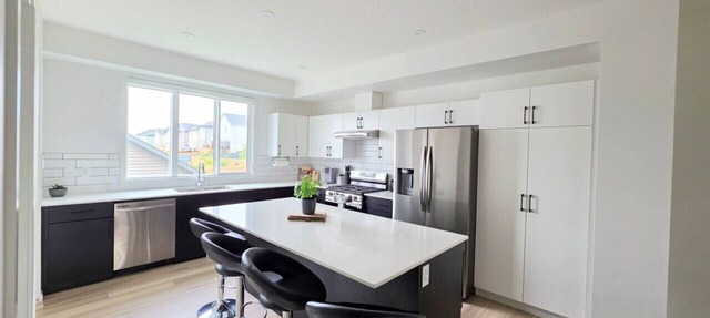 Modern 5BR Executive Home with Private Gym Space | Sleeps 10 | SW Edmonton in Edmonton