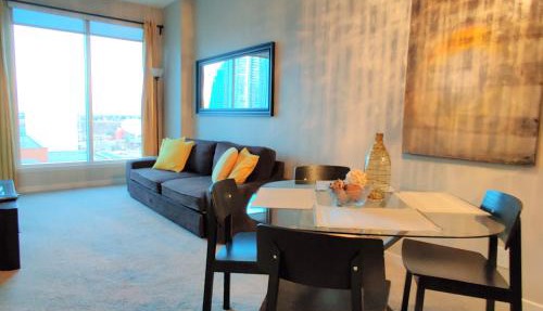 Monki Di Executive Suites - Alura in Calgary