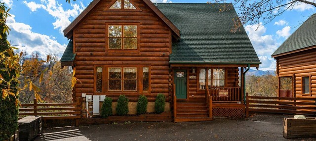 Mountain Paradise Awaits: A Luxurious Escape Packed with Comfort, Fun & Serenity in Sevierville