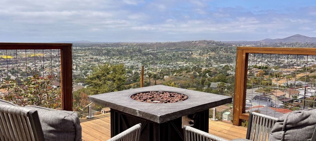 Mountain Top 4 Bdrm Home Along Nature Reserve with Spectacular Views, AC & WiFi in Spring Valley