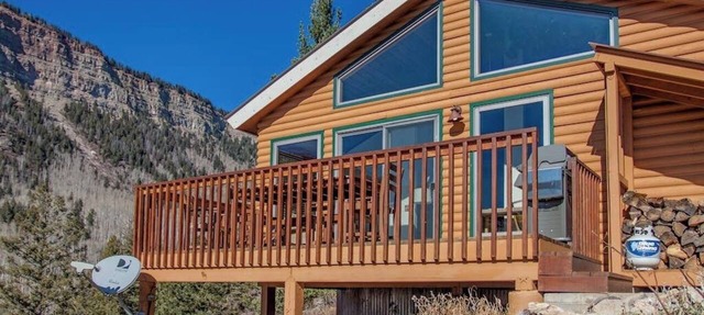 Mountain View Cabin with Two Private Decks, near Purgatory & Electra Lake in Durango