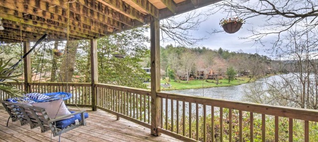 Murphy Cabin with Fire Pit, River and Mountain Views! in Murphy