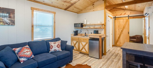 Native Falls Cabin (1BR Rustic) - Lakeview 1 bedroom, 1 bath Rustic Cabin in Temecula