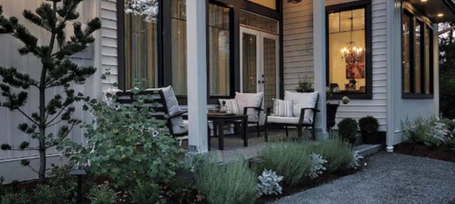 New! Luxe StudioSuite Sea Sand Fine Dining Breakfast in Campbell River