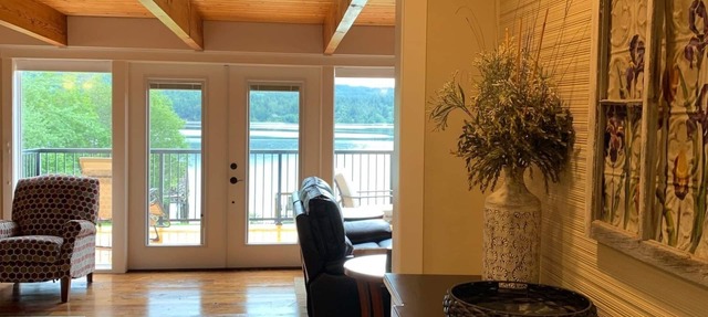 Newly refinished two-bedroom house with an elegant rustic look on the waterfront in Sequim