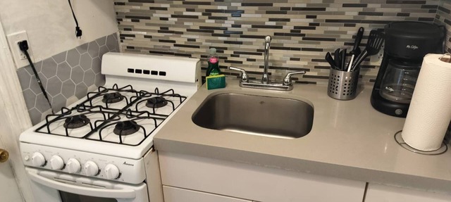 Nice & Simple Studio E in Hollywood