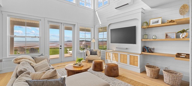 Oceanfront Sunset Beach House in Borden-Carleton