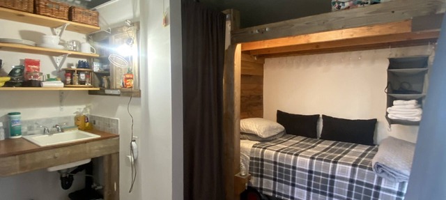 Old Town Tiny Studio Cottage near Pacific University and Wine Country in Forest Grove