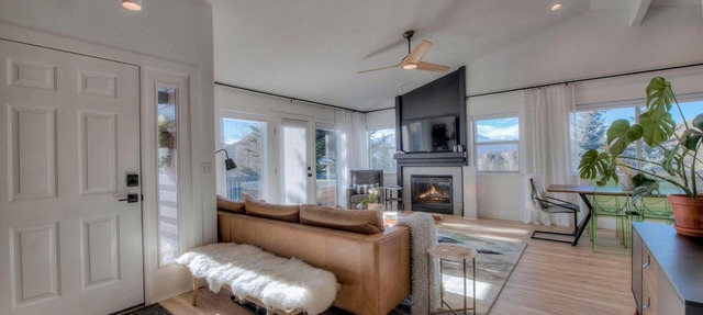Panoramic Mountain View Retreat w/Hot Tub - 3/3 Designer Home Hike and Bike! in Dillon