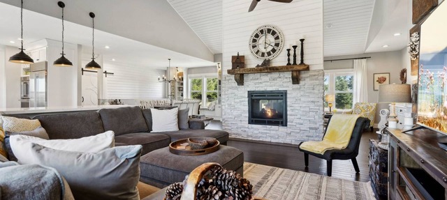 Panoramic Valley and Vineyard Views, Newly Renovated, Pet Friendly, Hot Tub, Games, Walk to Wineries in Amity