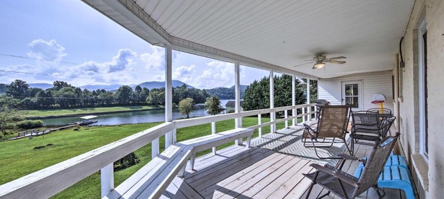 Pet-Friendly Waterfront Hayesville Cottage! in Hayesville