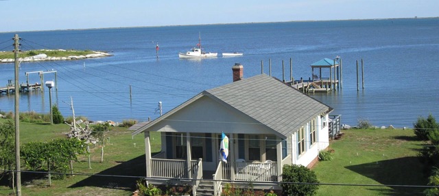 Pets Allowed Waterfront Rental Home On Core Sound in Atlantic