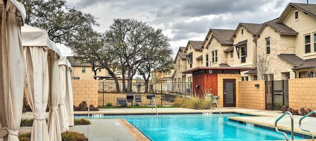 Pool Access: Upscale & Modern Austin Townhome in Austin