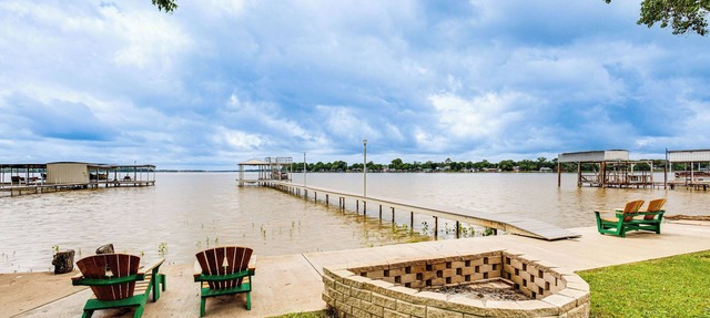 Private Dock & Deck: Eagle Mountain Lake Retreat! in Newark