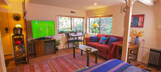 Private Edmonds Studio Apartment in Edmonds
