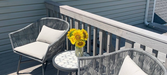 Private second-floor cottage nestled between Lakeside and Marblehead, sleeps 6! in Lakeside
