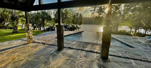 Private Villa + Private Beach + Boat + Infinity Pool + Kayaks in Elberta