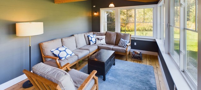 Private VT escape with views, soaking tub and luxury kitchen - pets welcome! in Underhill