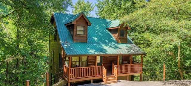 Private Wooded Setting! Theater Room! Centrally Located! 3 Decks! Fun Game Room in Sevierville