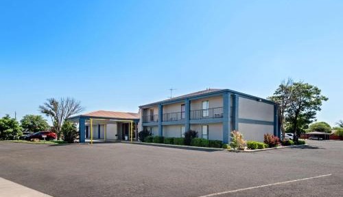 Quality Inn Plainview in Plainview