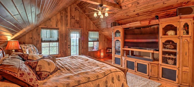 Quiet + Rustic Cabin with Fire Pit on 20 Acres! in Mammoth Spring