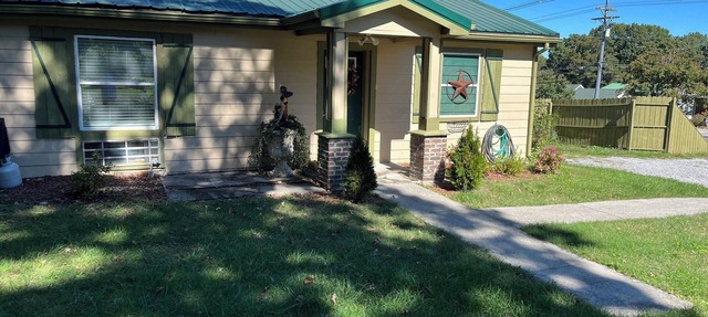 Rachel's Place is a place of quiet rest yet close to all the attractions. in Signal Mountain