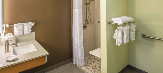 Red Lion Inn & Suites Everett in Everett