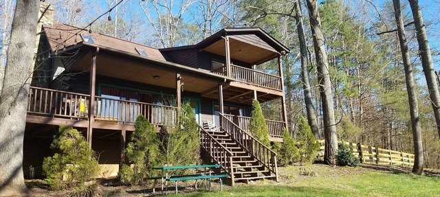 Relax by the River.Perfect for families. Wi-Fi - cell service in Murphy