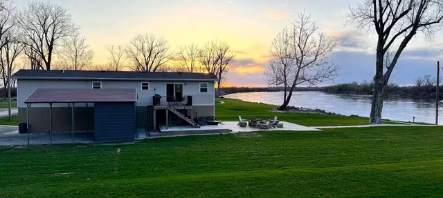 Relaxing Riverfront 2 Bedroom 1 Bathroom Home in Rulo