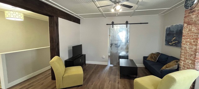 Remodeled bright walk-up apartment - 5 min from the beach in Goderich