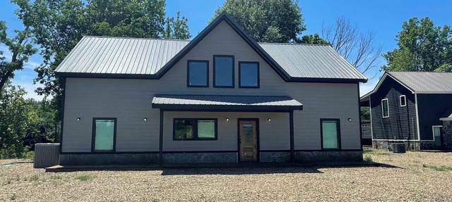 RiverBend Haven-Sleeps 8-River Access in Broken Bow