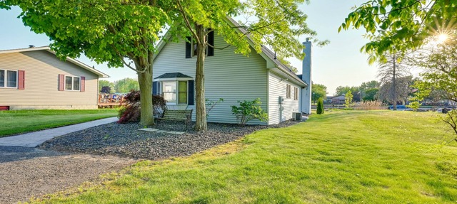 Riverfront Au Gres Cottage w/Fire Pit & Grill! in Au Gres