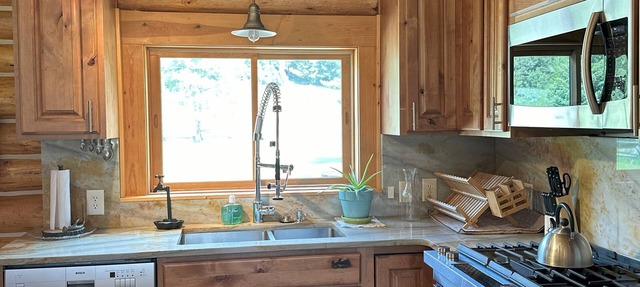 RIVERfront Cabin under the BIG SKY in Gallatin Gateway