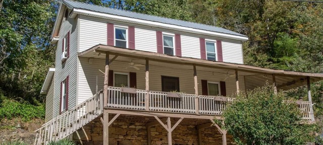 Riverfront/Historic & Charming/Wrap Around Porch in Draper