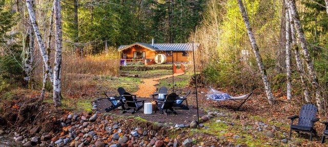 Riverfront Log Cabin with Sauna, Hot Tub, Whisky Barn in Rhododendron