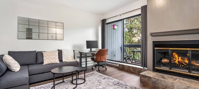 RiverSide Updated Beauty-Hot Tubs & Summer Pool in Eagle Vail