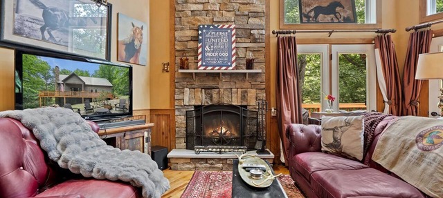 Rustic A-Frame Chalet with Hot Tub & Scenic Views in Mount Jackson, Virginia in Mount Jackson