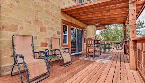 RUSTIC BLUEBONNET CABIN With VIEW BY HIDDEN FALL PARK in Marble Falls