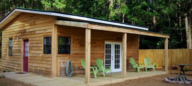 Rustic Creekside Cabin Rental with a Private Dock near the Georgia Coast in Shellman Bluff