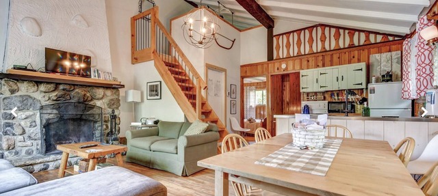 Rustic Duplex: nice vintage cottage in Village Suisse resort, heart of Val-David in Val-David
