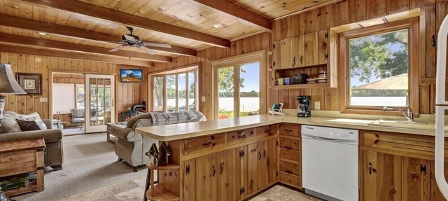 Rustic Lake Escape at Two Oaks Cabin -Roberds Lake in Faribault
