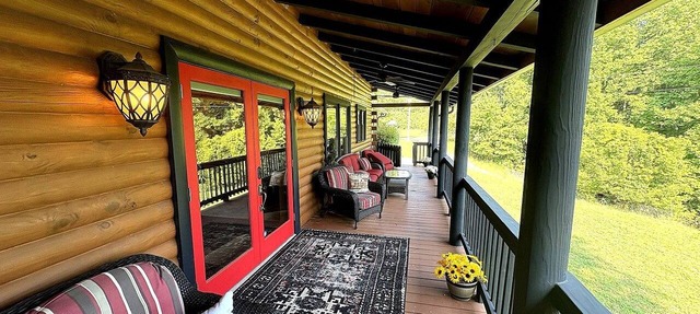 Rustic Log Cabin with Hot Tub & Wraparound Porch in Mount Airy, North Carolina in Mount Airy