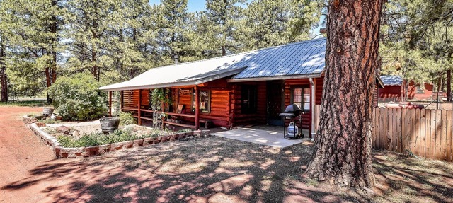 Rustic Star | Authentic Log Cabin in the Woods | Near the Grand Canyon, Flagstaff & Williams in Bellemont
