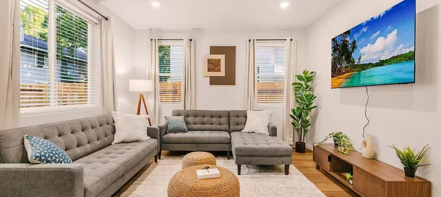 Scandinavian 4BR - King Suite · EV Plug · Sleeps 10 in Gresham