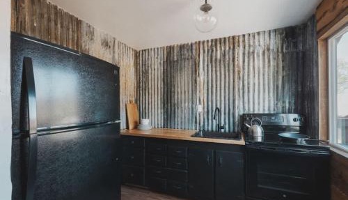 Secluded rustic 2-bedroom cabin on private land in Miramonte