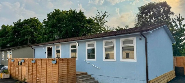 Shell' Lodge compact 8-bedroom chalet in Uddingston