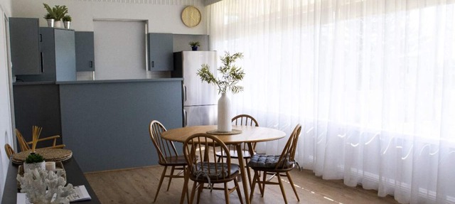 Singleton Seaside Bungalow Retreat 3 minute walk to the beach. in Singleton