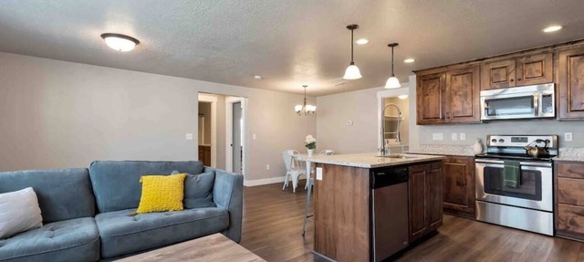 Sleepy Ridge Apt, Self Check-In, Parking in Orem